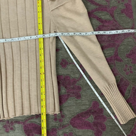 🔥👀Fitted Mock Neck Knit Pullover Sweater-Bell Sleeves- Specialty Hem- Size M/L - Picture 6 of 6